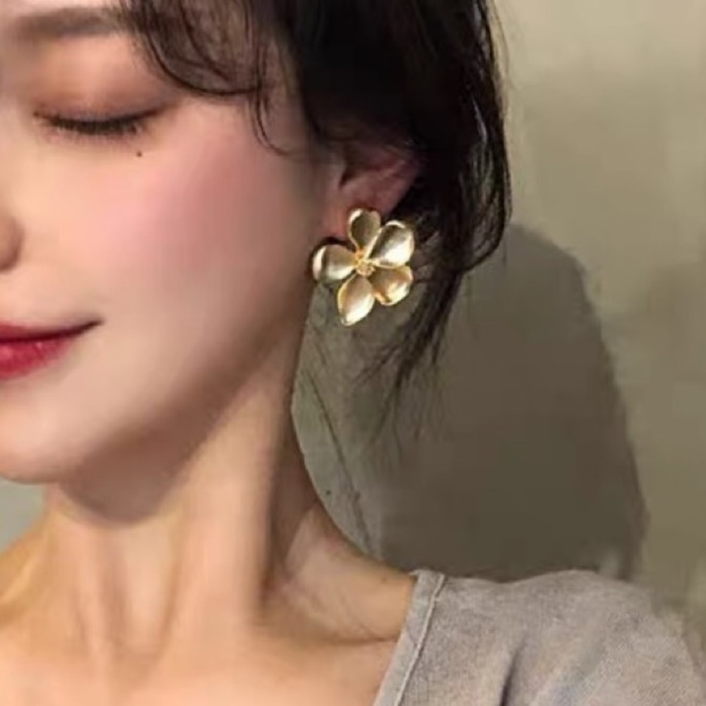 Over sized earrings
